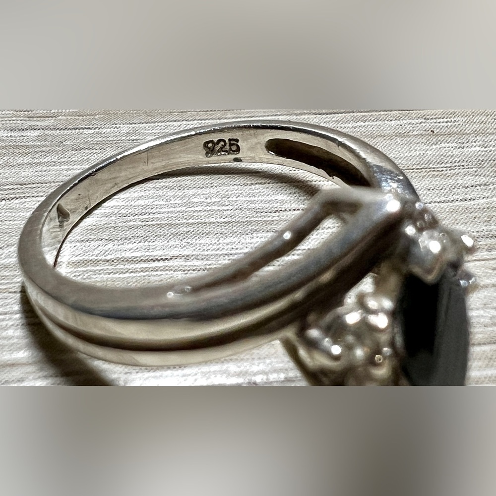 Vintage Designer Hallmarked Sterling Silver Sapphire & Diamond Ring, Size 7 - Picture 5 of 10